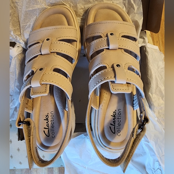 (SOLD) NWOT Clarks Sandals - Picture 1 of 8